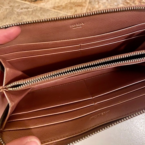 Vintage authentic Prada saffiano leather wallet, dusty rose pink - Picture 6 of 8